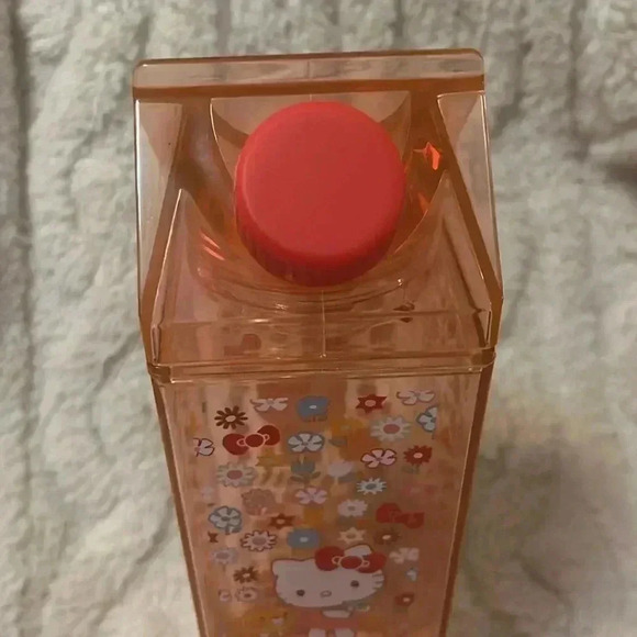 New Hello Kitty floral red carton - Picture 4 of 5